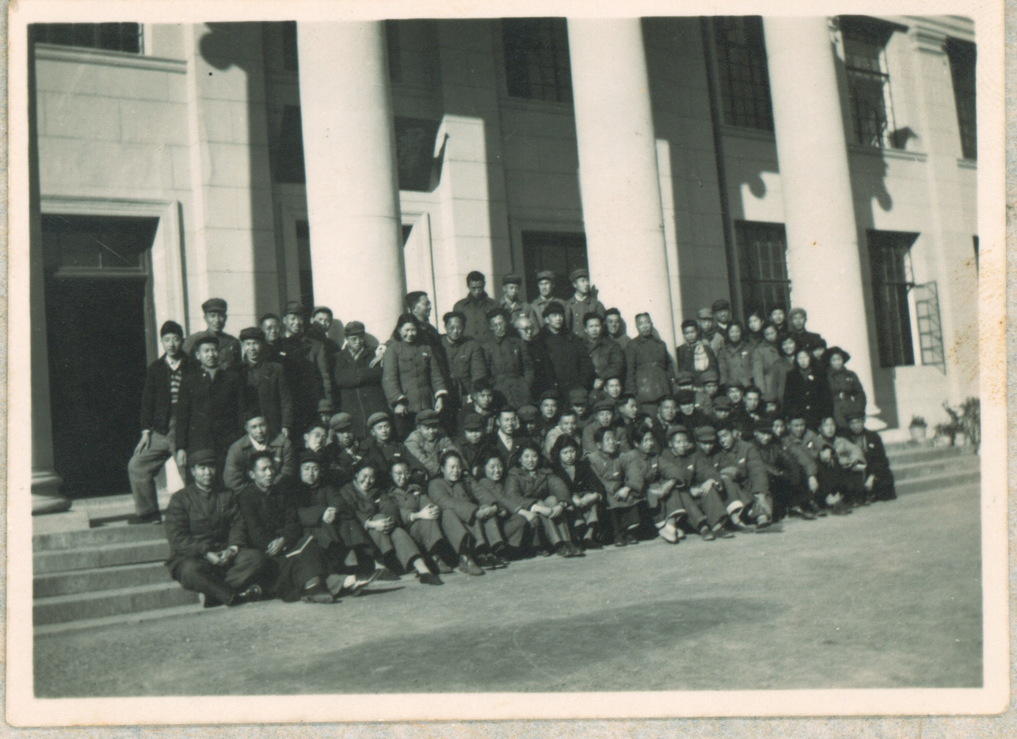1951年冬文史楼合影原照.jpg
